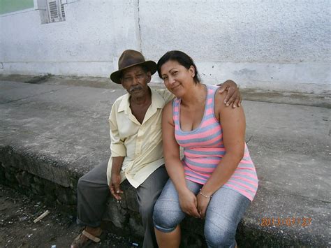 'esposa peituda corno' Search .